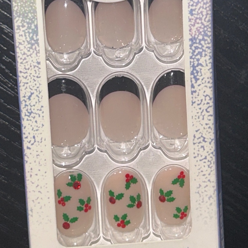 Impress Soft Glowing Snow No Glueβ French Tip Holiday Holly Berry Press On Nails